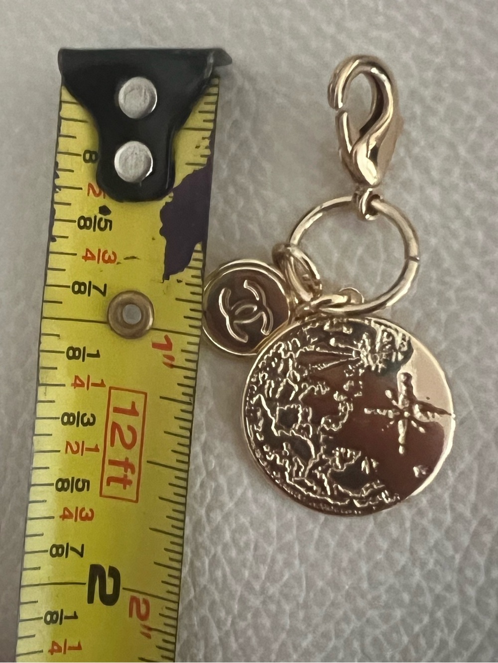 CHANEL Gold-Tone Coin Charm Holder with CC Logo New - Picture 7 of 8